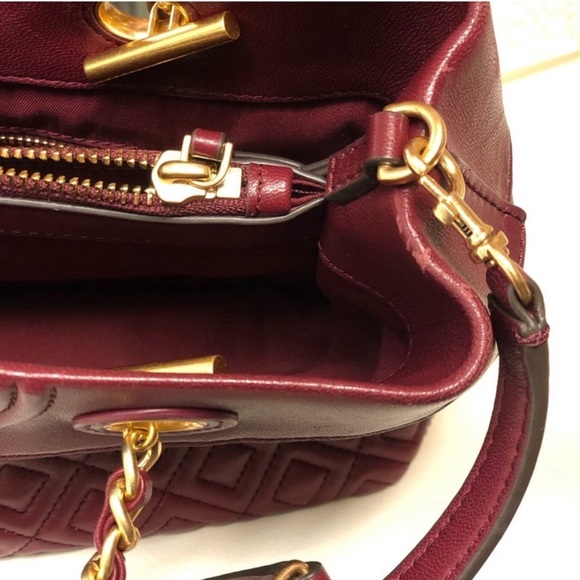 Tory Burch Quilted T bag with gold hardware - Picture 4 of 5